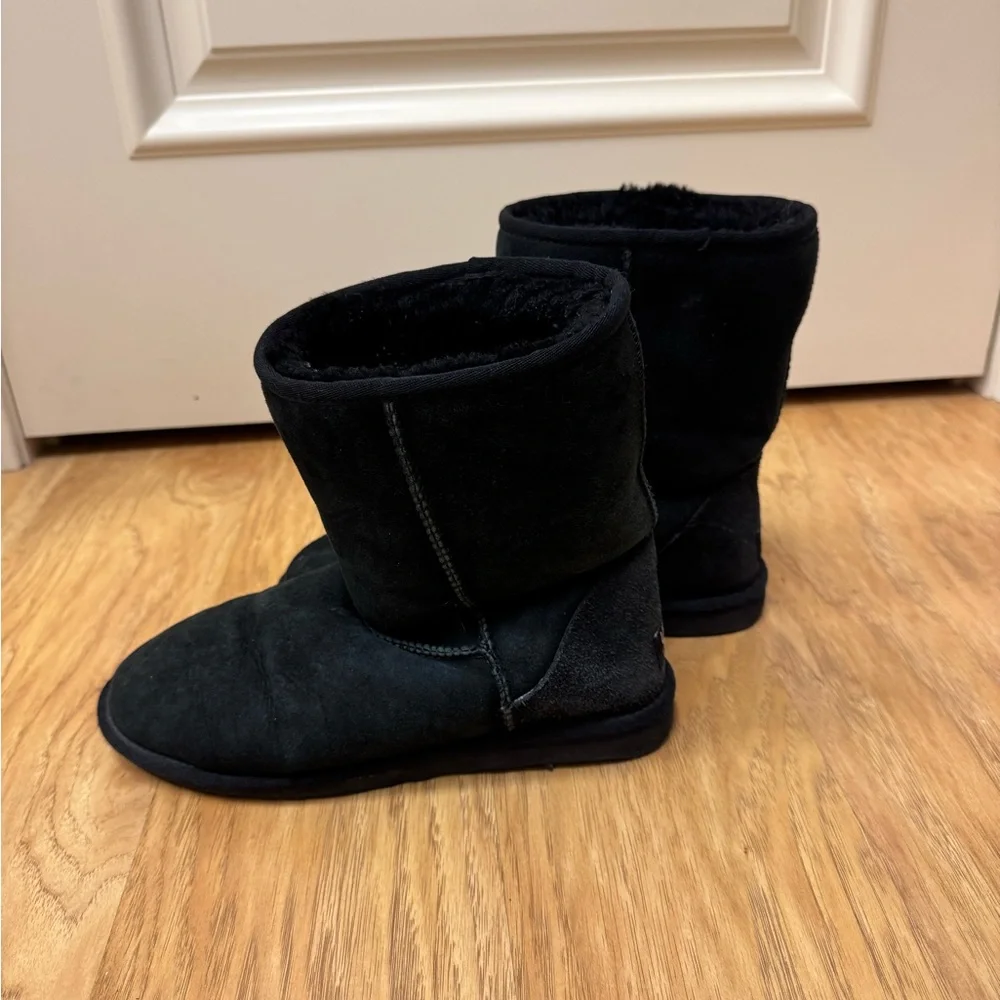 UGG Australia Women’s Classic Short Suede Water Resistant Boots
